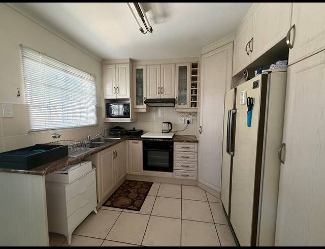 4 BEDROOM DUPLEX FOR SALE IN SCOTTBURGH CENTRAL